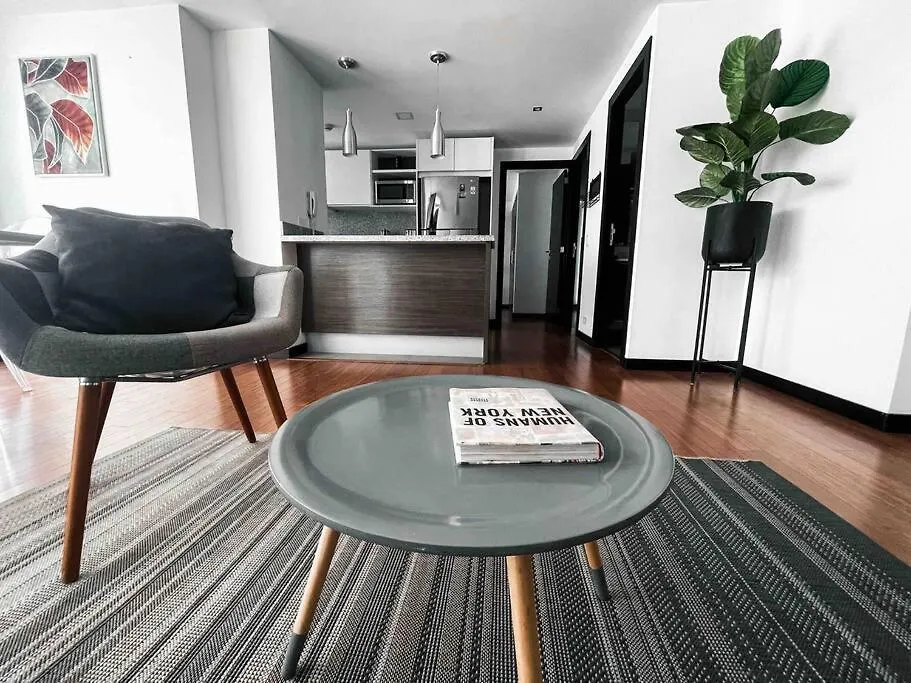 Electricidad, Seguridad 24-7 Moderno, Cama King, Cerca Del Metro Apartment Quito