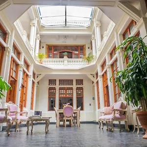Bed & Breakfast Casona 1914 - Gothic Cathedral View Rooftop, Quito